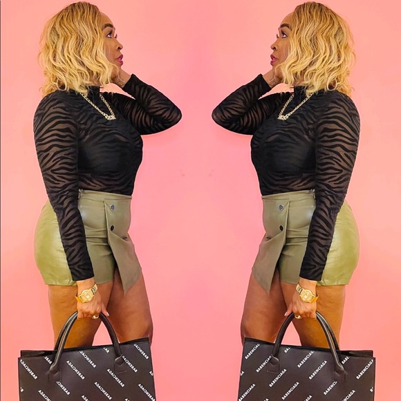 NEW WOMEN’S TRENDY OLIVE GREEN BUTTON FRONT FAUX LEATHER SKORT - Picture 4 of 15